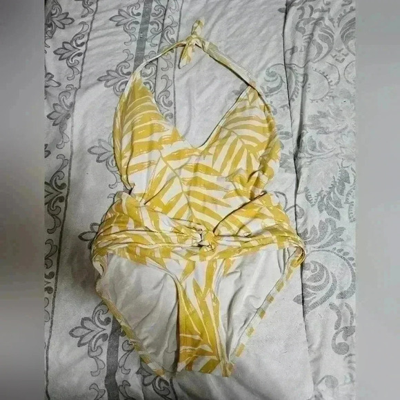 Carmen marc valvo one piece swimwear! - Picture 6 of 9